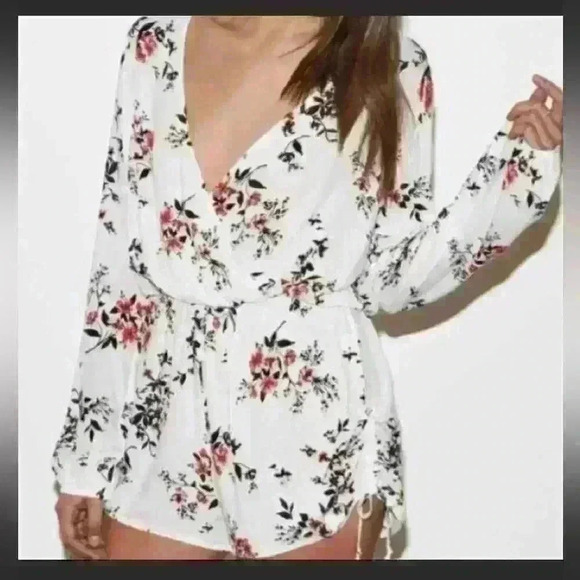 Kendall & Kylie Floral Long Sleeve Romper with adjustable straps, XS - Picture 7 of 10
